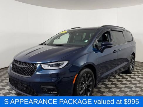 Used 2021 Chrysler Pacifica Touring-L w/ S Appearance Package FWD image 3