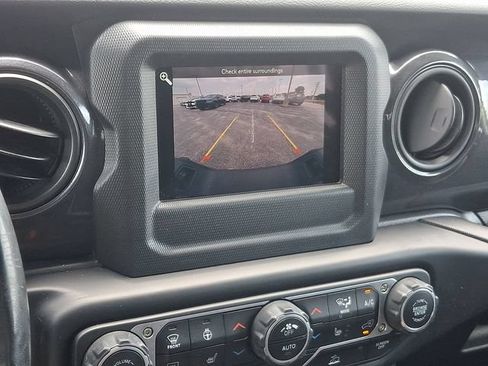 Certified 2022 Jeep Gladiator Sport AWD/4WD image 24