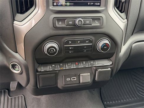 Used 2024 Chevrolet Silverado 1500 Custom image 17