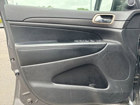 Used 2017 Jeep Grand Cherokee Laredo w/ Quick Order Package 23E image 12