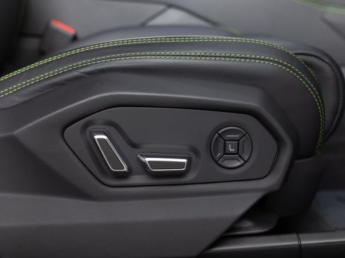 Used 2021 Lamborghini Urus AWD/4WD image 41