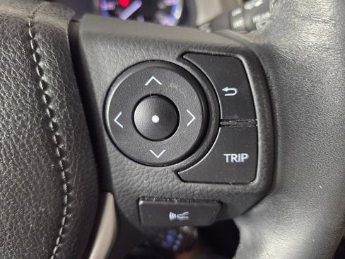 Used 2018 Toyota RAV4 Limited FWD image 16