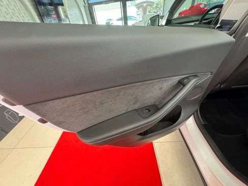 Used 2024 Tesla Model Y Long Range AWD/4WD image 18