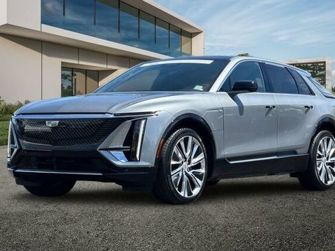 Certified 2025 Cadillac Lyriq Luxury w/ LPO, Floor Liner Package AWD/4WD image 8