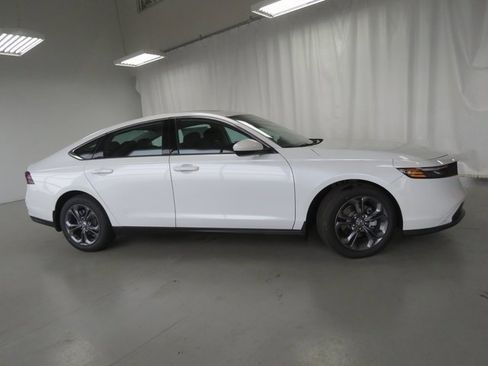 Used 2023 Honda Accord EX image 3