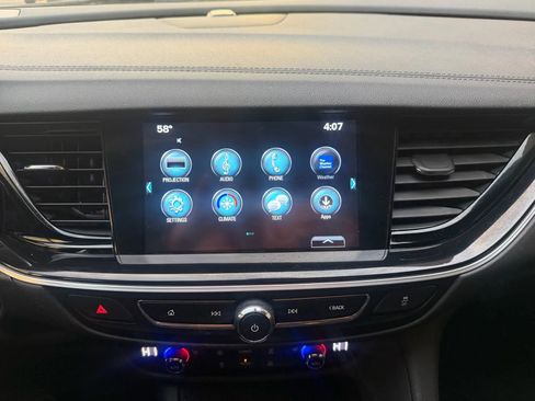 Used 2018 Buick Regal Essence image 18