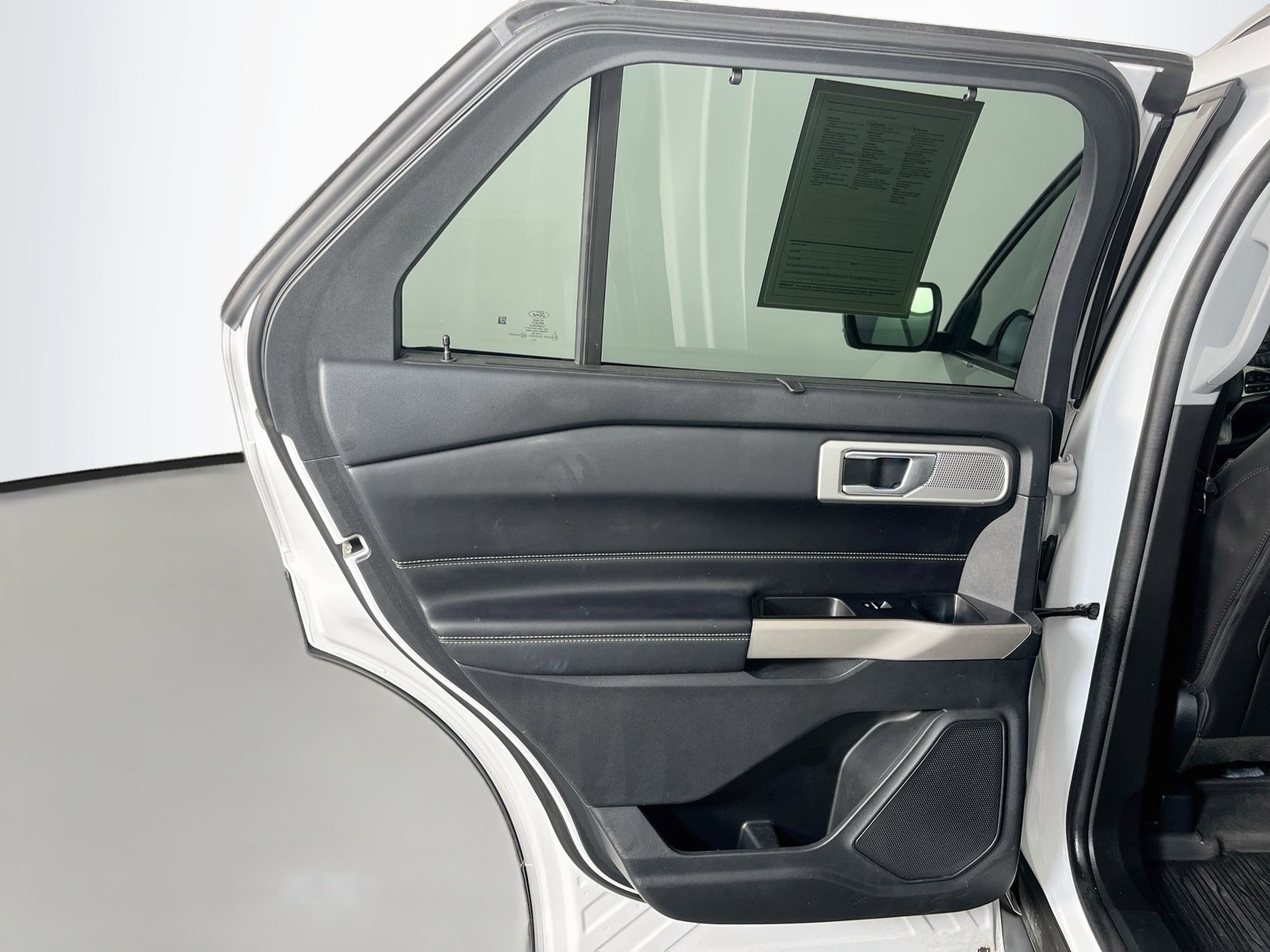 Used 2023 Ford Explorer Limited w/ Equipment Group 301A RWD image 31