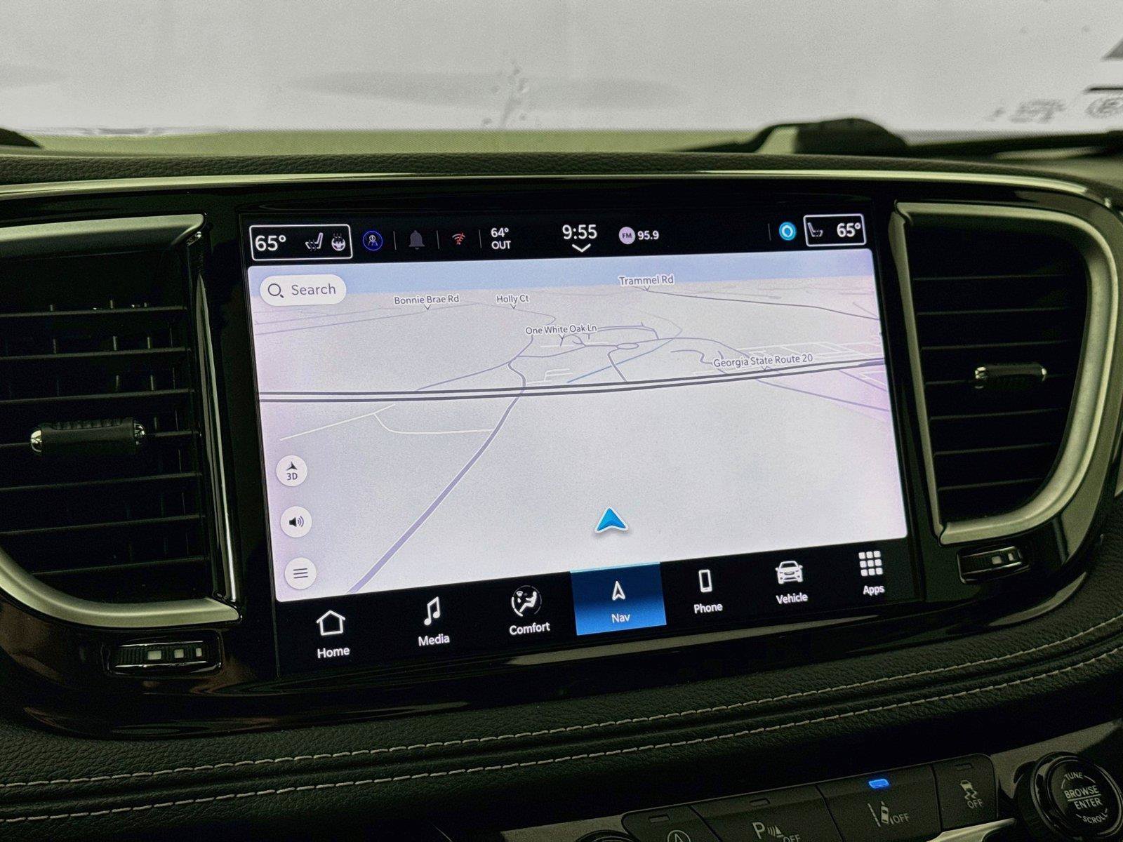 Used 2025 Chrysler Pacifica Limited FWD image 7