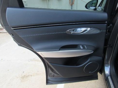 Used 2022 Genesis GV70 2.5T w/ Select Package image 19