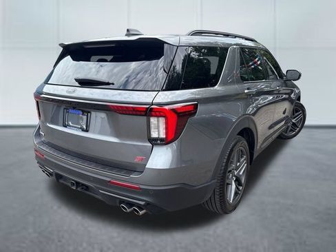 Used 2025 Ford Explorer ST AWD/4WD image 4