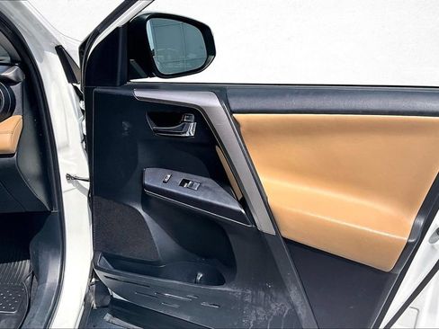 Certified 2018 Toyota RAV4 XLE FWD image 31