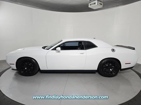 Used 2015 Dodge Challenger SXT RWD image 3