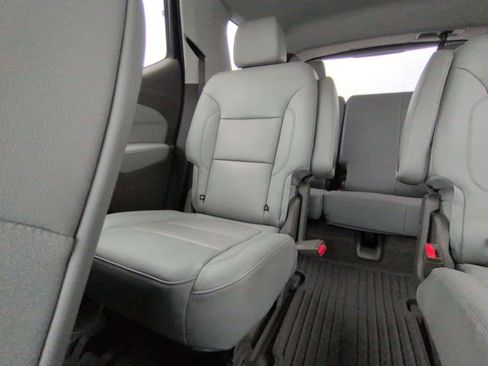 Used 2020 Chevrolet Traverse LT w/ LT Premium Package image 4