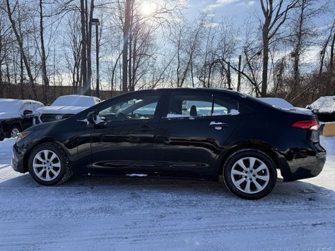 Used 2023 Toyota Corolla LE image 6