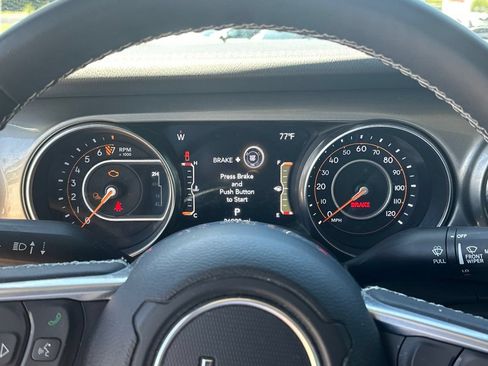 Used 2023 Jeep Gladiator Overland w/ Trailer Tow Package AWD/4WD image 26