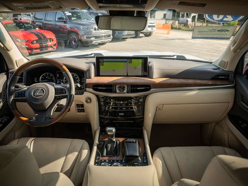 Used 2020 Lexus LX 570 4WD w/ Luxury Package image 34