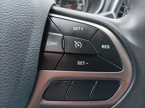 Used 2019 Jeep Cherokee Latitude Plus AWD/4WD image 8