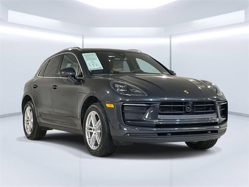 Used 2025 Porsche Macan image 3