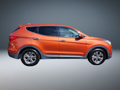 Used 2015 Hyundai Santa Fe Sport FWD image 2