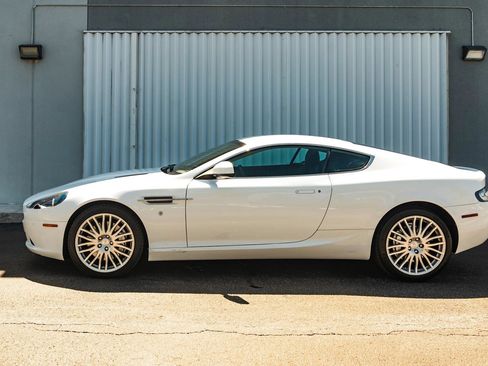 Used 2011 Aston Martin DB9 Coupe RWD image 5