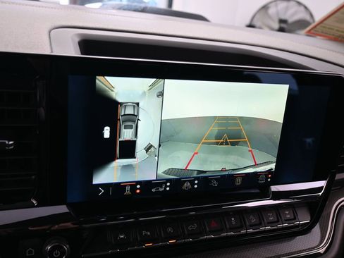 Used 2024 Chevrolet Silverado 1500 ZR2 w/ Technology Package image 20