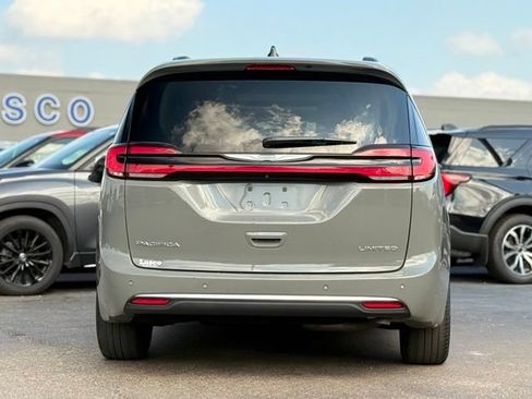 Used 2023 Chrysler Pacifica Limited FWD image 40