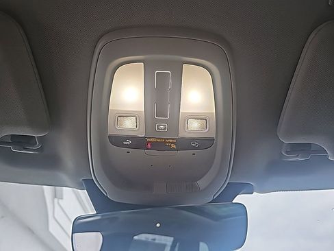 Used 2025 Volvo XC90 B6 Plus image 23