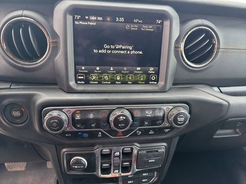 Used 2023 Jeep Wrangler Unlimited Sahara AWD/4WD image 13