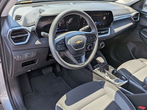 Used 2024 Chevrolet TrailBlazer LT AWD/4WD image 15