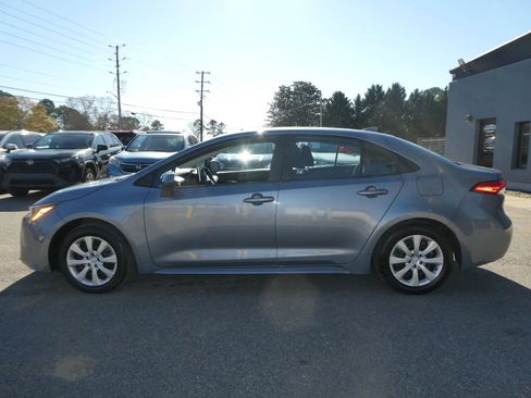 Used 2021 Toyota Corolla LE image 9
