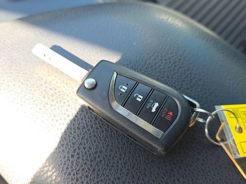 Used 2020 Toyota Camry SE image 27