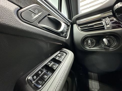 Used 2021 Porsche Macan w/ Premium Package AWD/4WD image 13