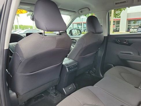 Certified 2024 Toyota Highlander LE FWD image 9