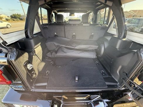 Used 2024 Jeep Wrangler High Altitude image 13
