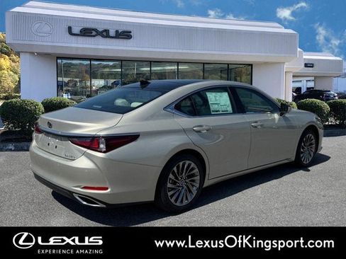New 2025 Lexus ES 350 Ultra Luxury image 4