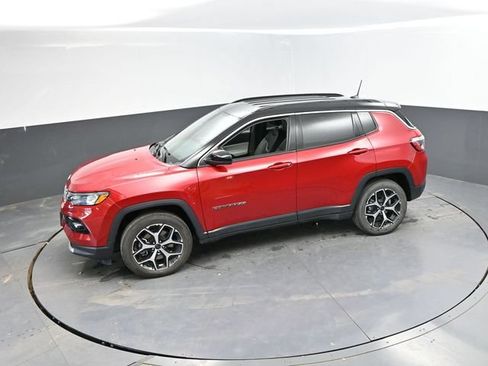 Used 2025 Jeep Compass Limited AWD/4WD image 42