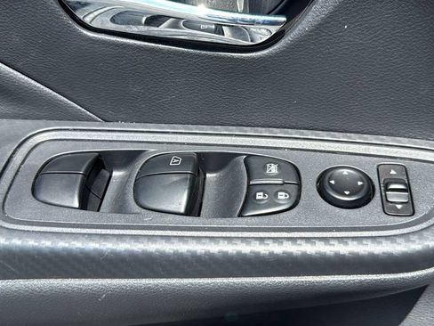 Used 2025 Nissan Versa SV FWD image 16