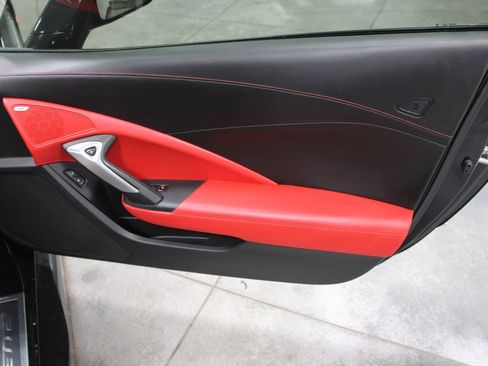 Used 2017 Chevrolet Corvette Stingray Coupe RWD image 28