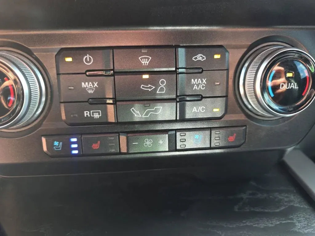 Used 2019 Ford F150 Platinum w/ Equipment Group 701A Luxury AWD/4WD image 30