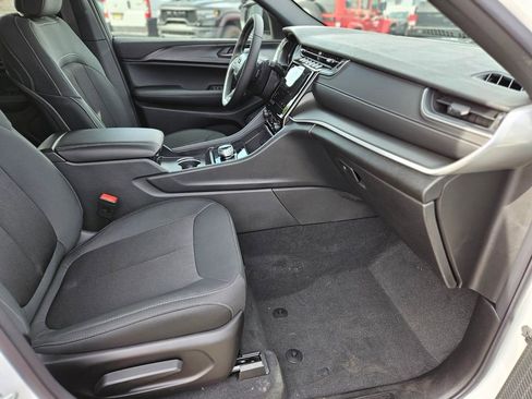 New 2025 Jeep Grand Cherokee Laredo X image 11