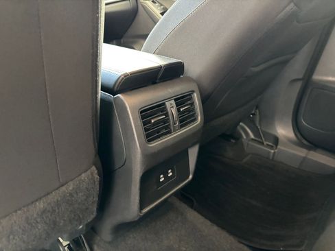 Used 2025 Nissan Rogue SV image 24