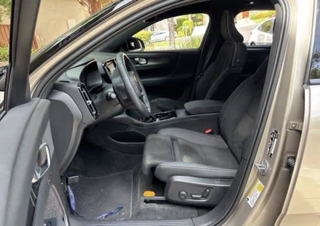 Used 2023 Volvo XC40 Recharge Plus w/ Protection Package Premier AWD/4WD image 2