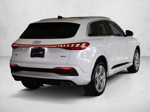Used 2025 Audi Q5 Premium w/ Premium Plus AWD/4WD image 5