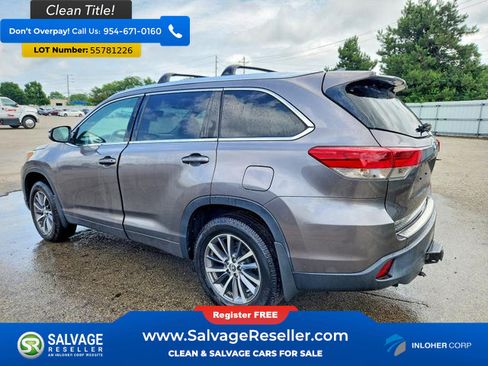 Used 2018 Toyota Highlander XLE AWD/4WD image 3