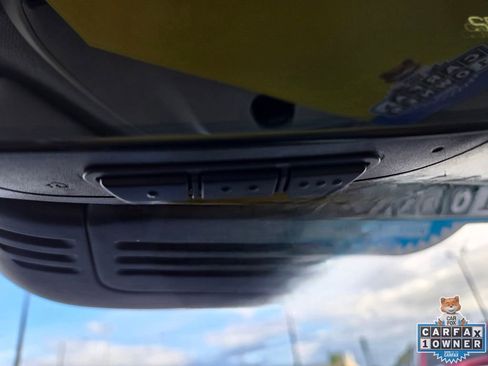 Used 2019 Volvo XC40 T4 Momentum image 36