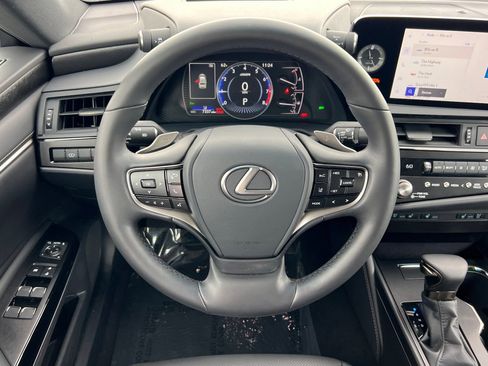 Used 2025 Lexus ES 350 w/ Premium Package FWD image 16