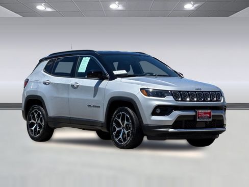 Used 2025 Jeep Compass Limited AWD/4WD image 7