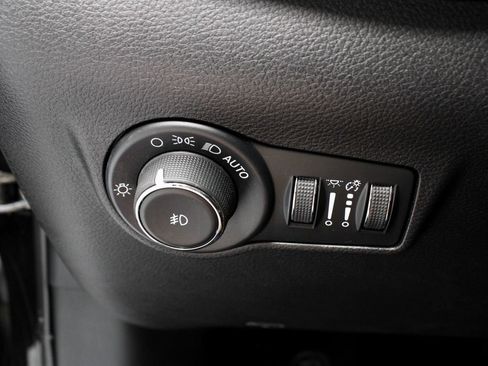 Used 2023 Jeep Compass Latitude w/ Convenience Group AWD/4WD image 26