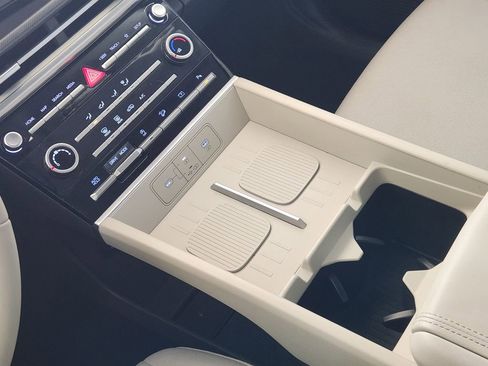 Certified 2025 Hyundai Santa Fe SE image 18