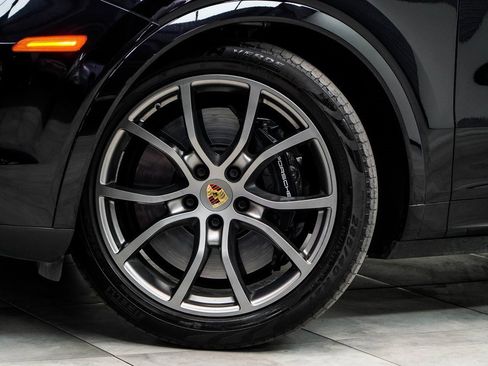 Used 2021 Porsche Cayenne Turbo image 3